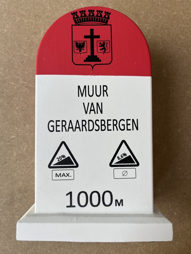 Kilometerpaal 'Muur van Geraardsbergen' GROOT!!